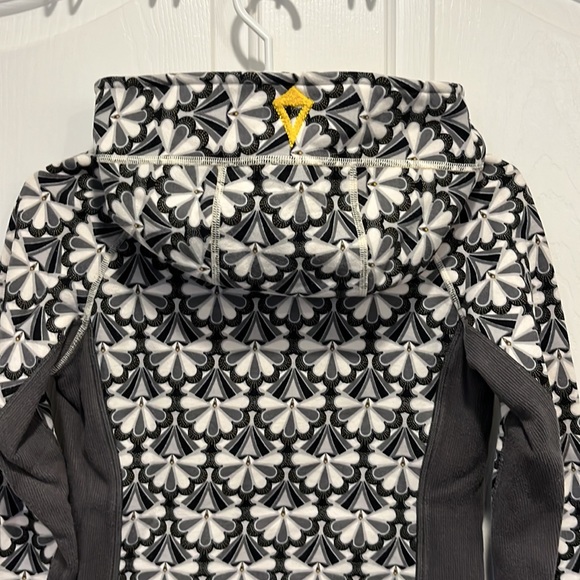 🦄Ivivva remix hoodie🦄 - Picture 7 of 9